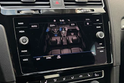 valkoinen Volkswagen Golf 2018 kuva 20.