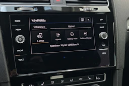 valkoinen Volkswagen Golf 2018 kuva 21.