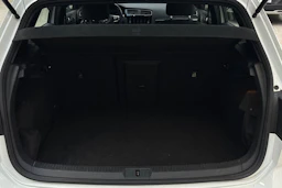 valkoinen Volkswagen Golf 2018 kuva 24.