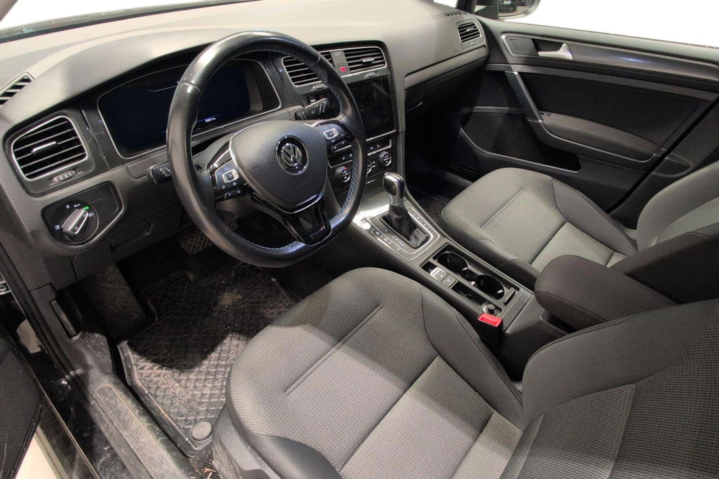musta Volkswagen Golf 2018 kuva 3.