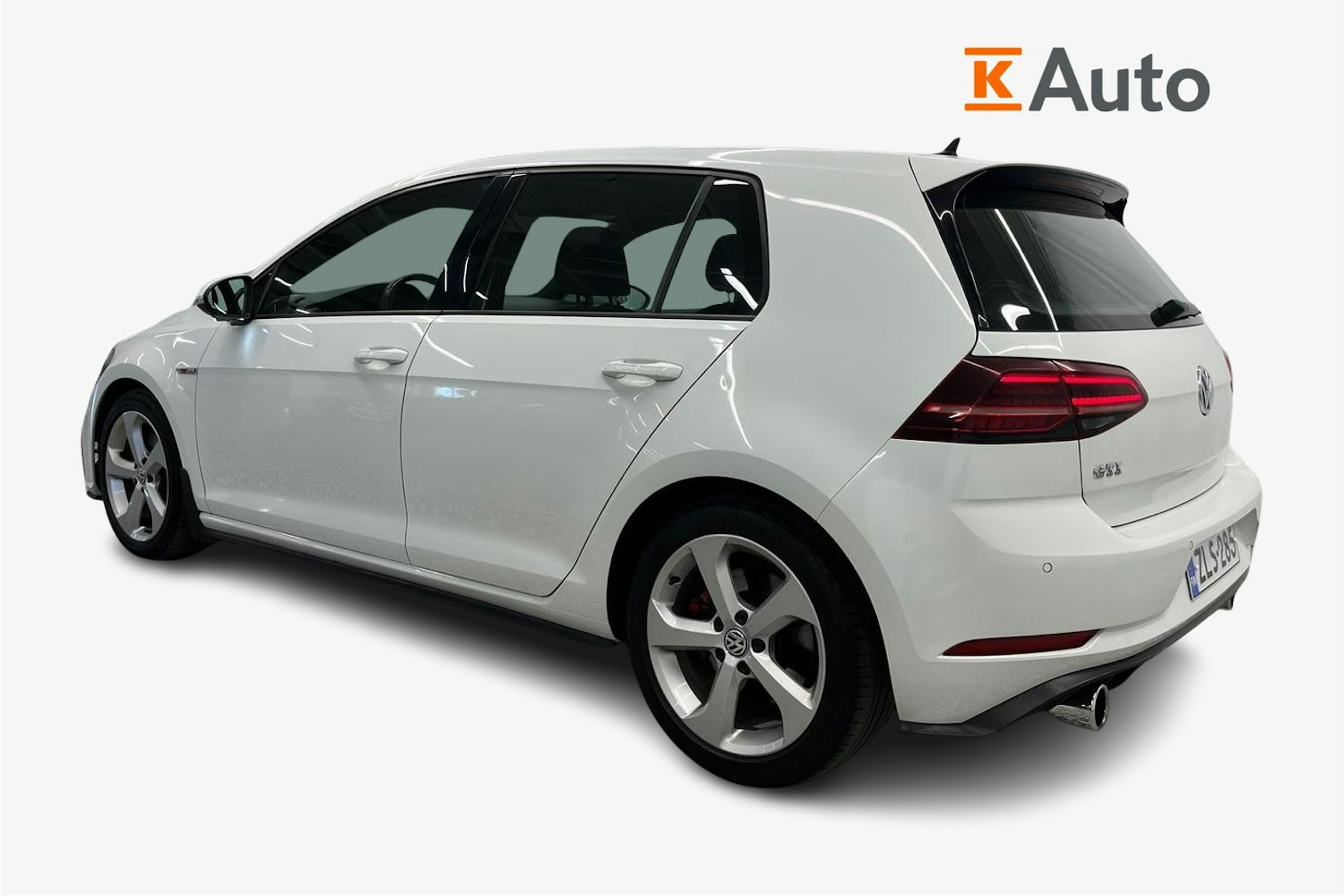 valkoinen Volkswagen Golf 2018 kuva 2.