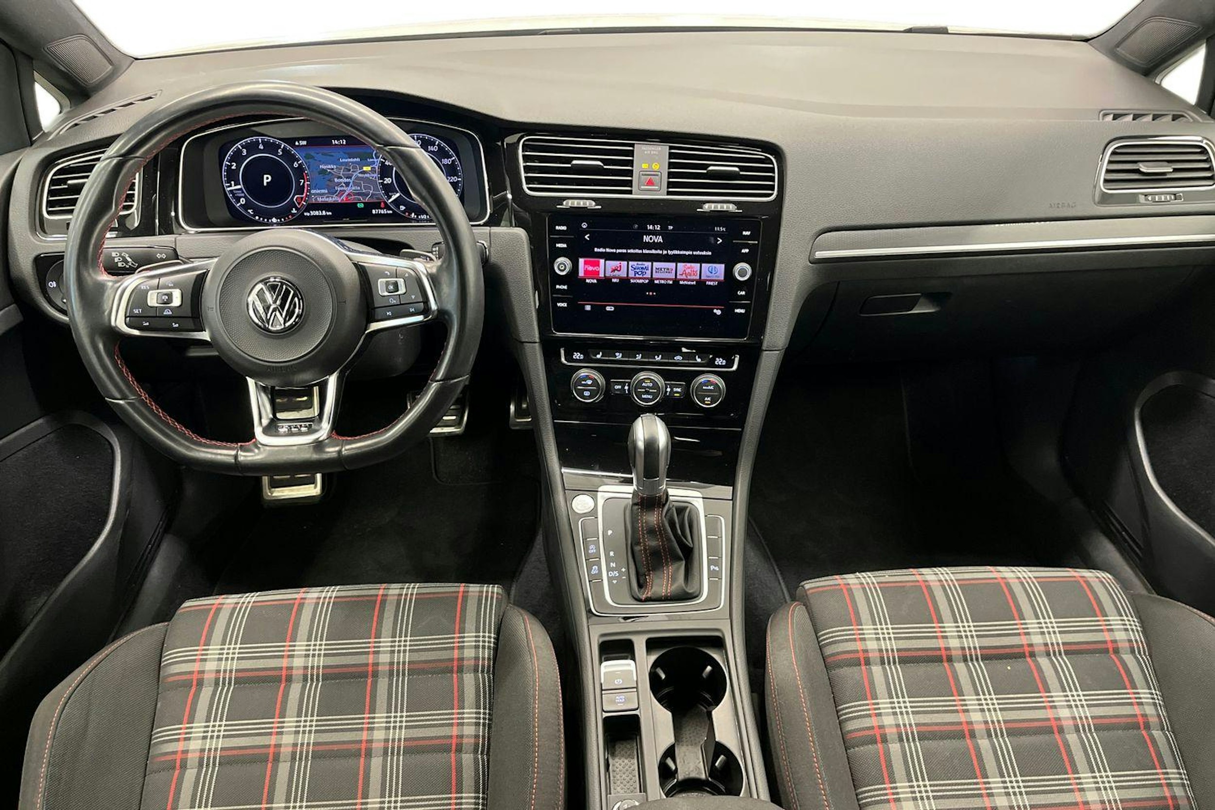 valkoinen Volkswagen Golf 2018 kuva 9.
