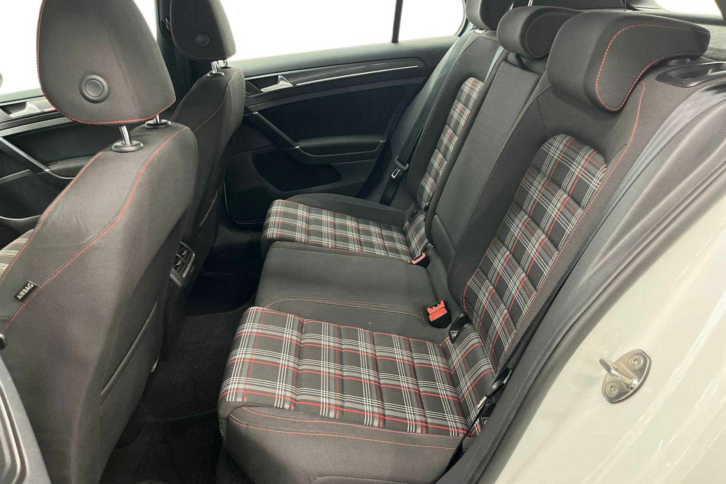 valkoinen Volkswagen Golf 2018 kuva 10.