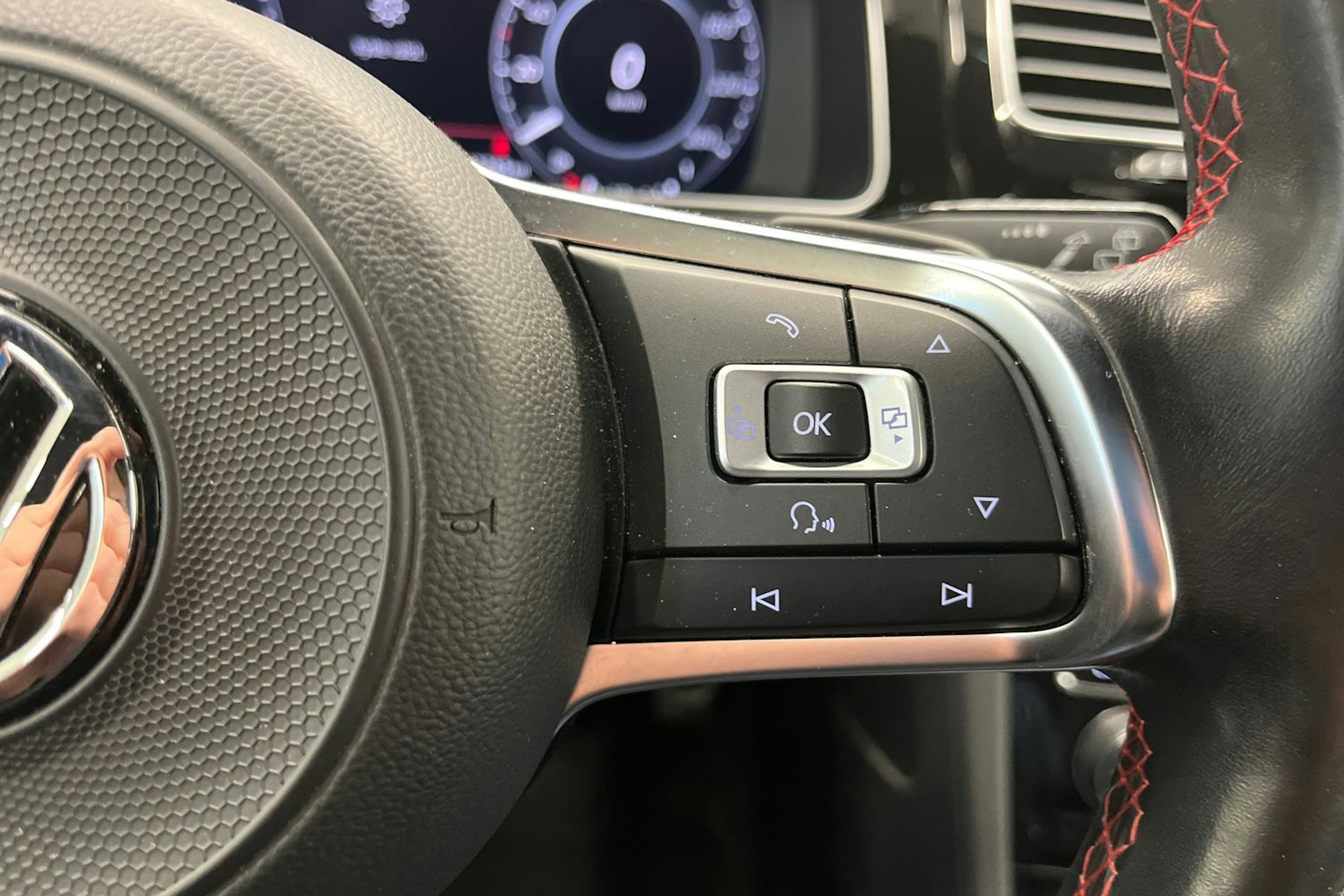 valkoinen Volkswagen Golf 2018 kuva 13.