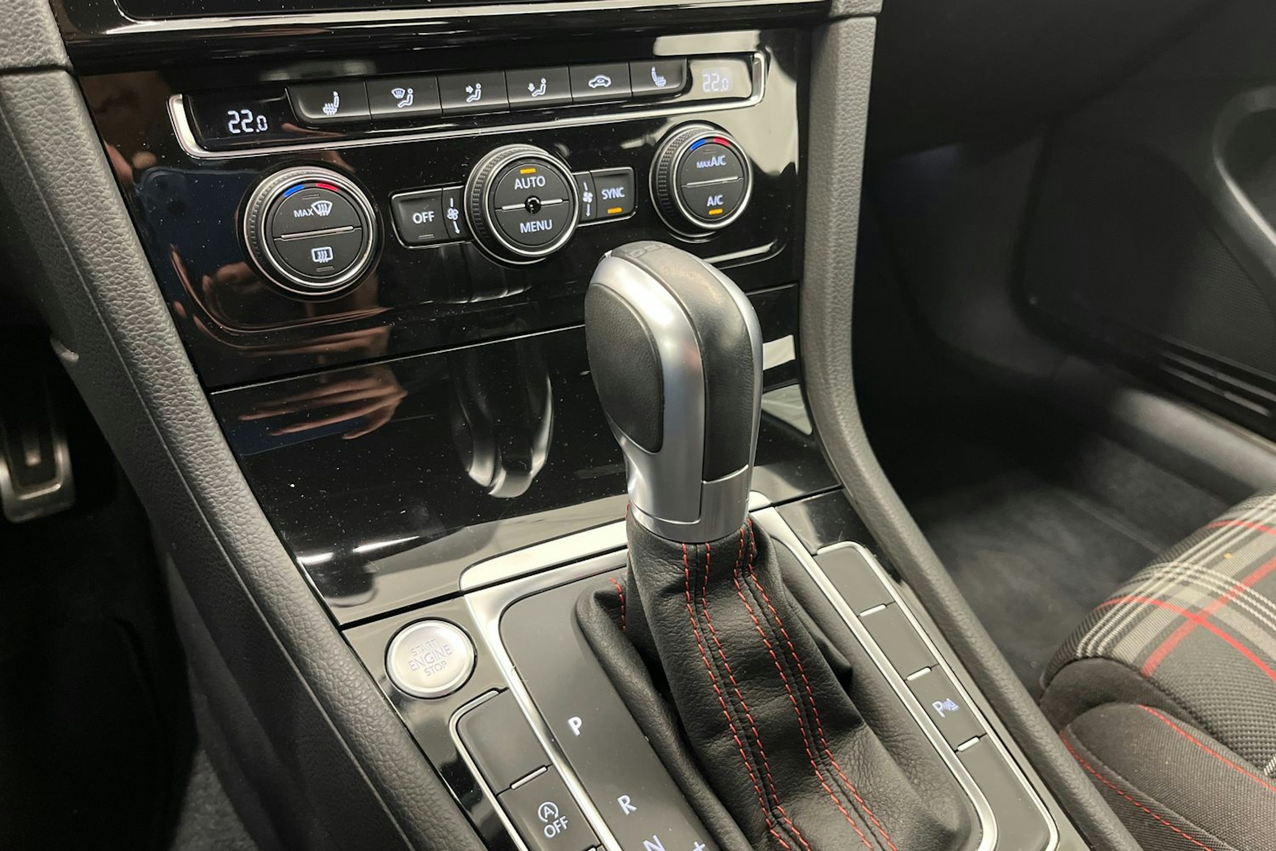 valkoinen Volkswagen Golf 2018 kuva 19.