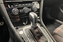 valkoinen Volkswagen Golf 2018 kuva 19.