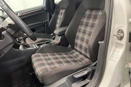 valkoinen Volkswagen Golf 2018 kuva 20.