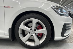 valkoinen Volkswagen Golf 2018 kuva 23.
