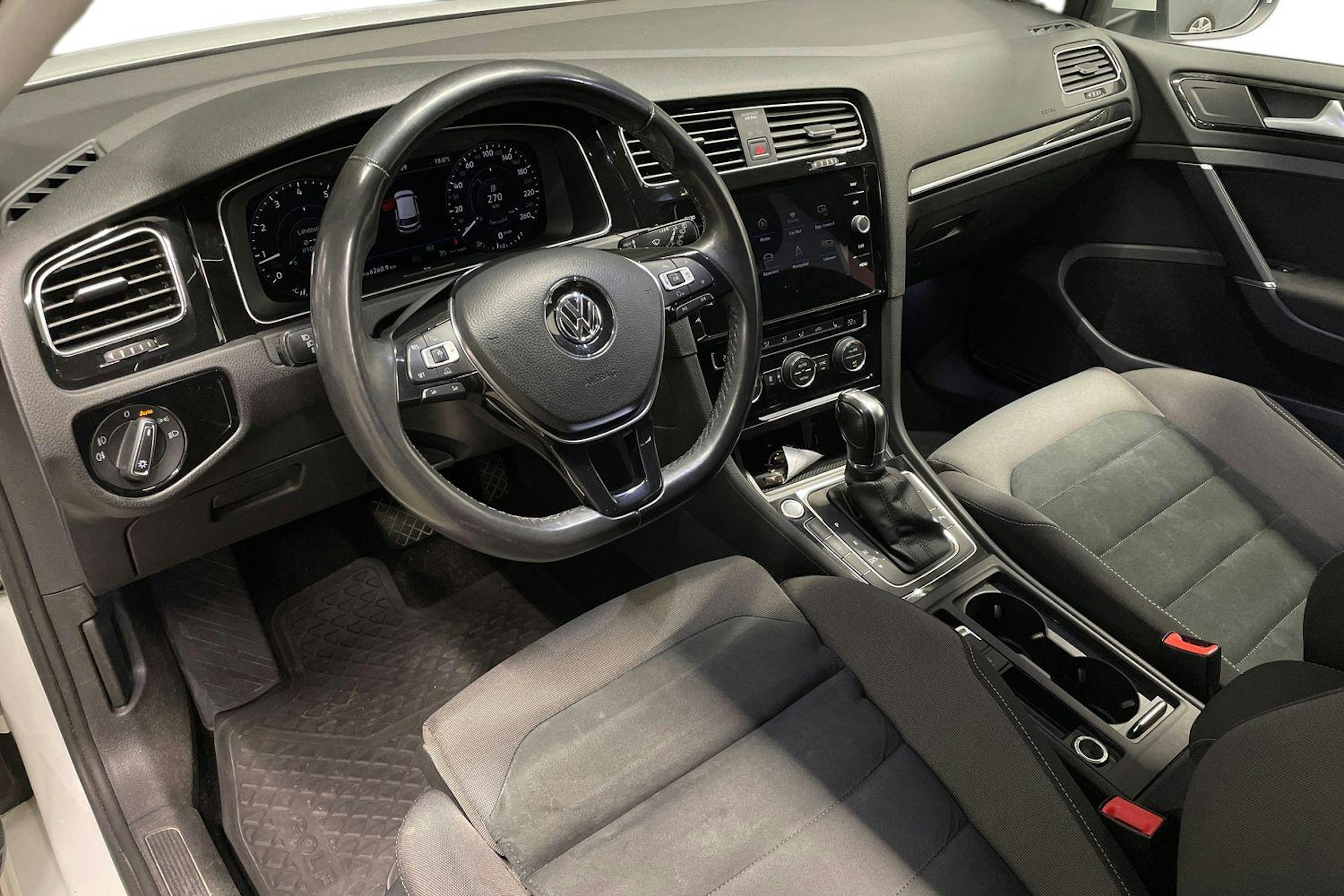 Valkoinen Volkswagen GOLF 2018 kuva 7.