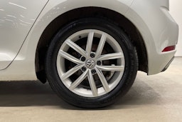Valkoinen Volkswagen GOLF 2018 kuva 11.