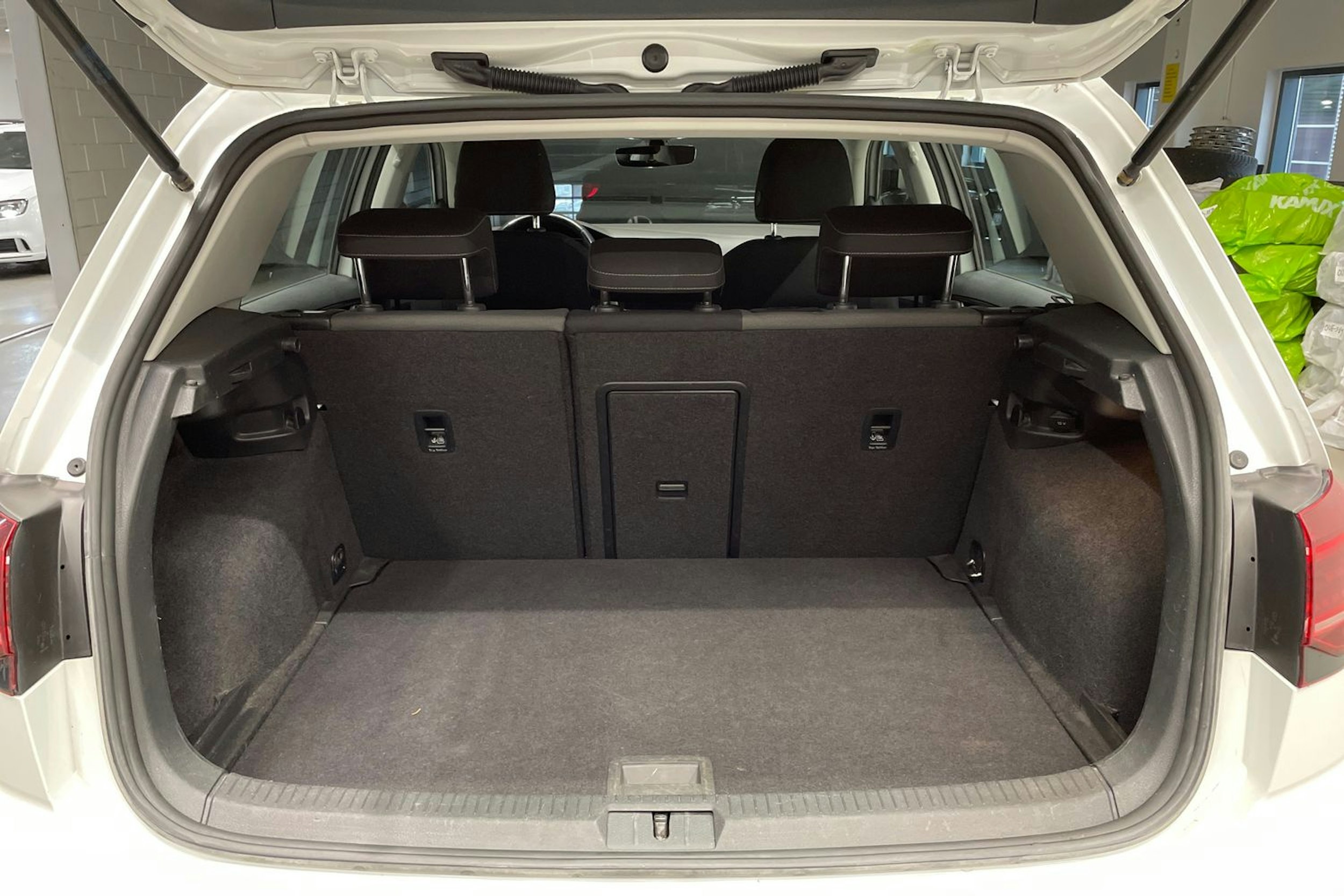 Valkoinen Volkswagen GOLF 2018 kuva 15.
