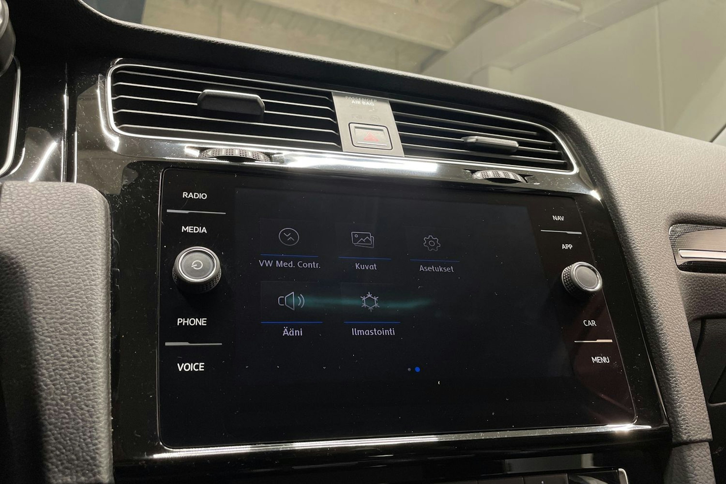 Valkoinen Volkswagen GOLF 2018 kuva 18.