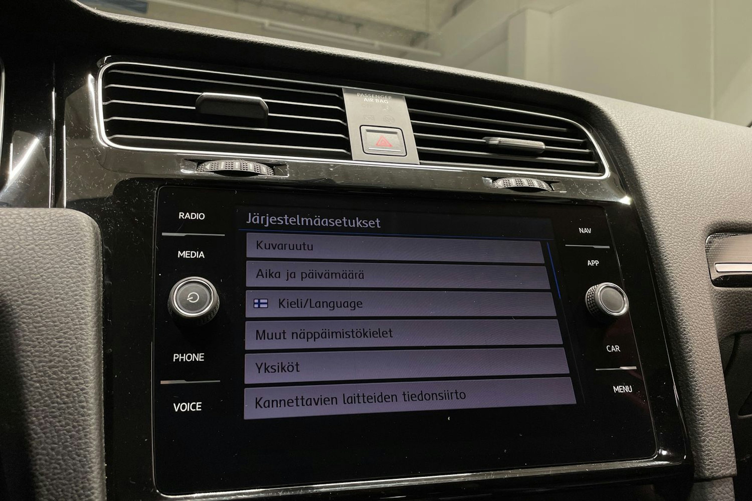 Valkoinen Volkswagen GOLF 2018 kuva 19.