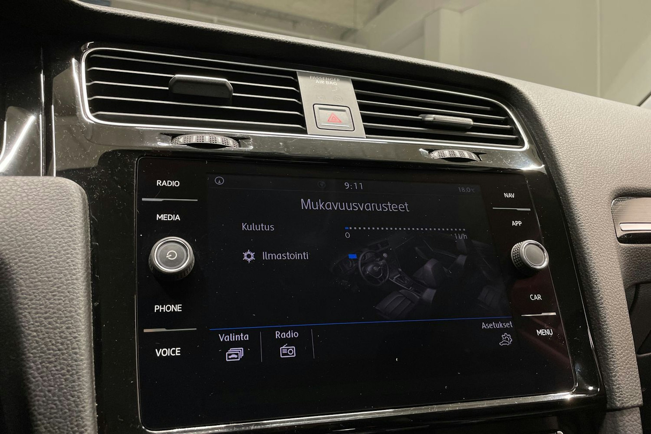 Valkoinen Volkswagen GOLF 2018 kuva 21.