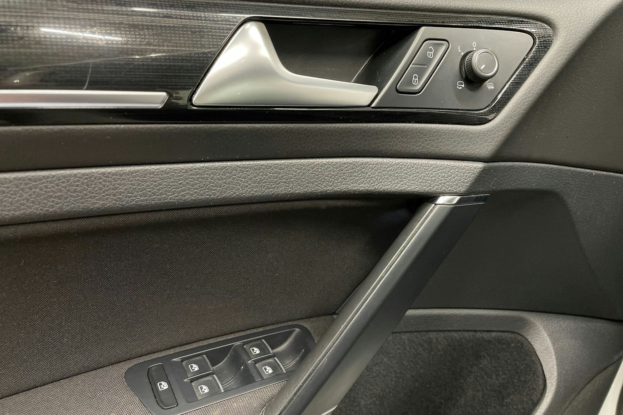 Valkoinen Volkswagen GOLF 2018 kuva 27.