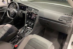 Valkoinen Volkswagen GOLF 2018 kuva 30.