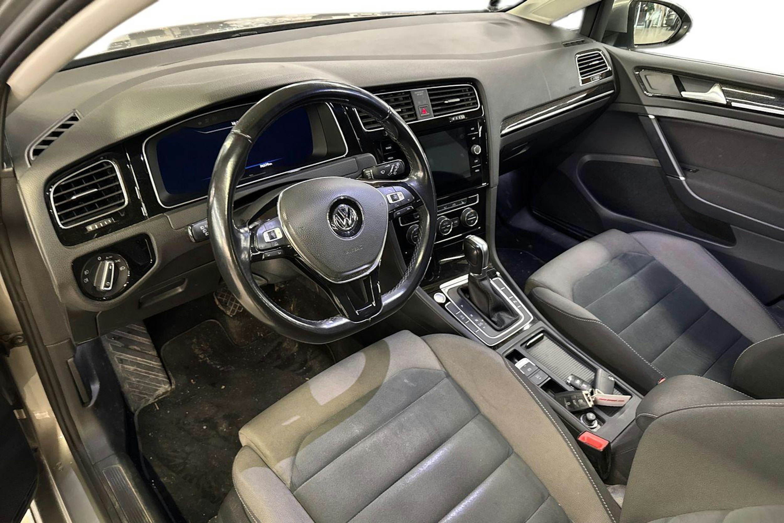 harmaa Volkswagen Golf 2018 kuva 3.