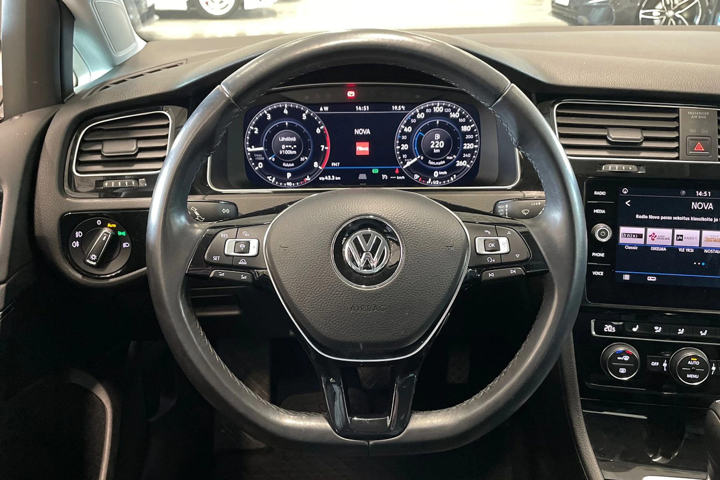 sininen Volkswagen Golf 2018 kuva 12.