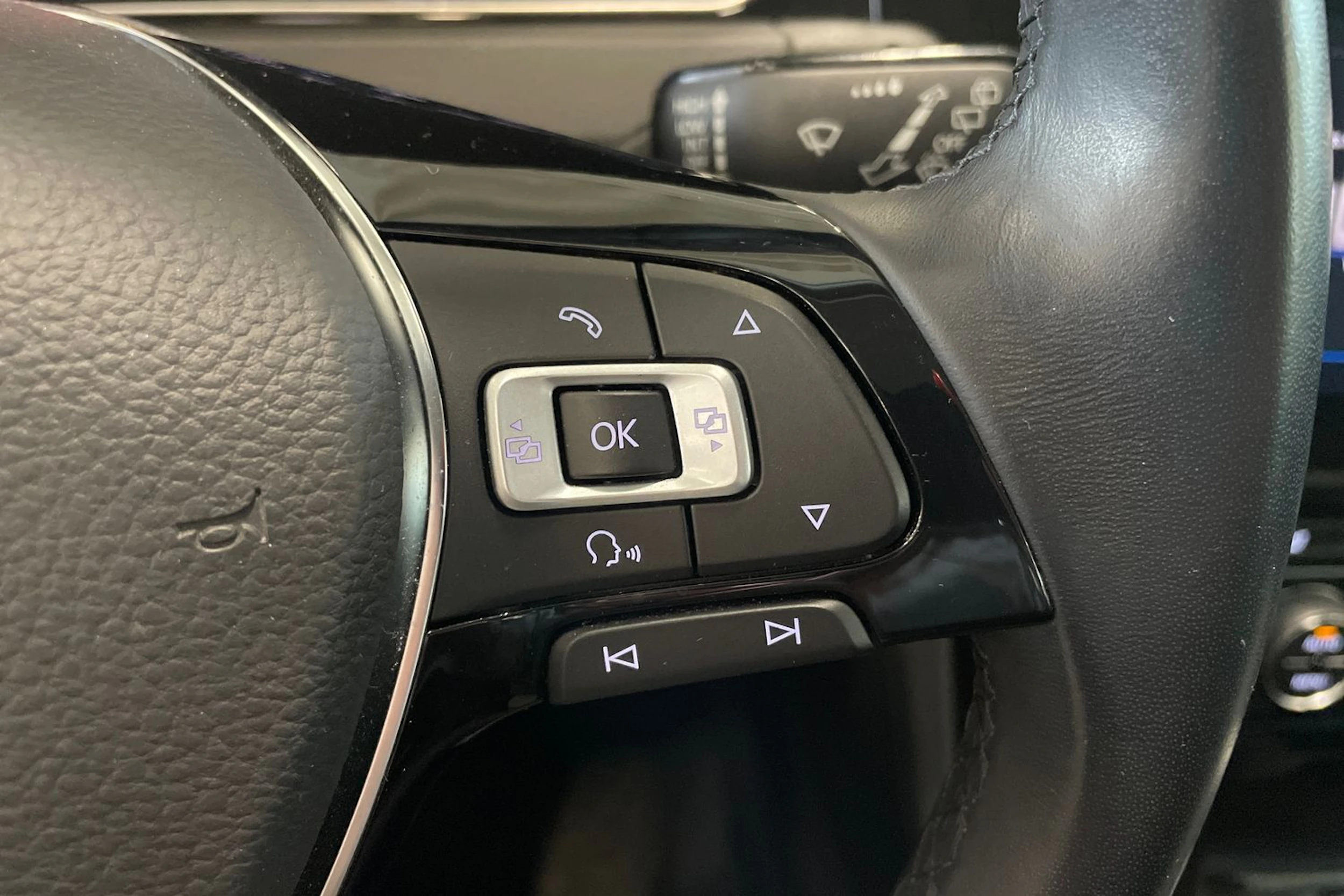 sininen Volkswagen Golf 2018 kuva 13.
