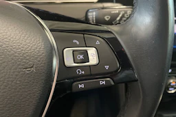 sininen Volkswagen Golf 2018 kuva 13.