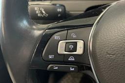 sininen Volkswagen Golf 2018 kuva 14.