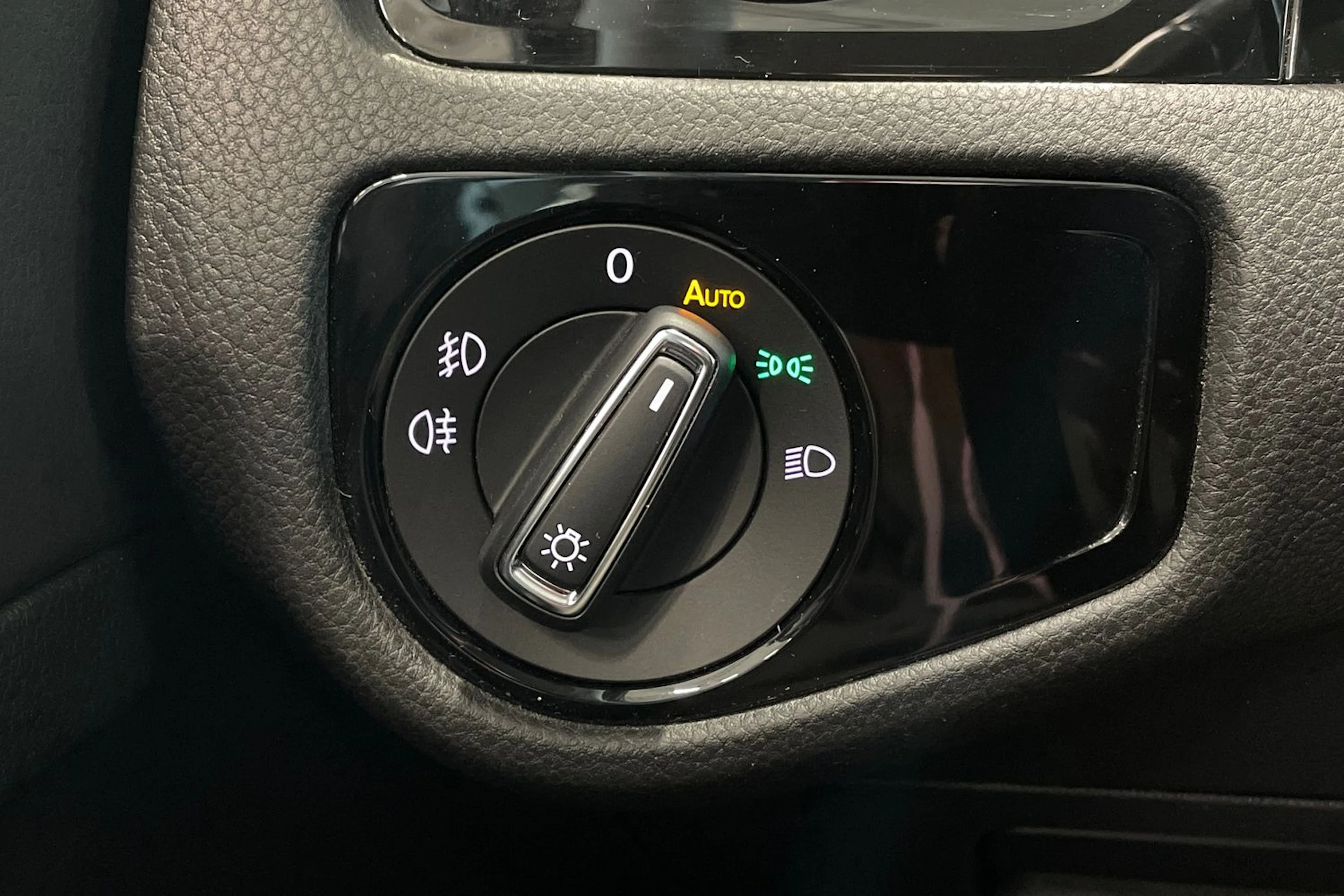 sininen Volkswagen Golf 2018 kuva 15.