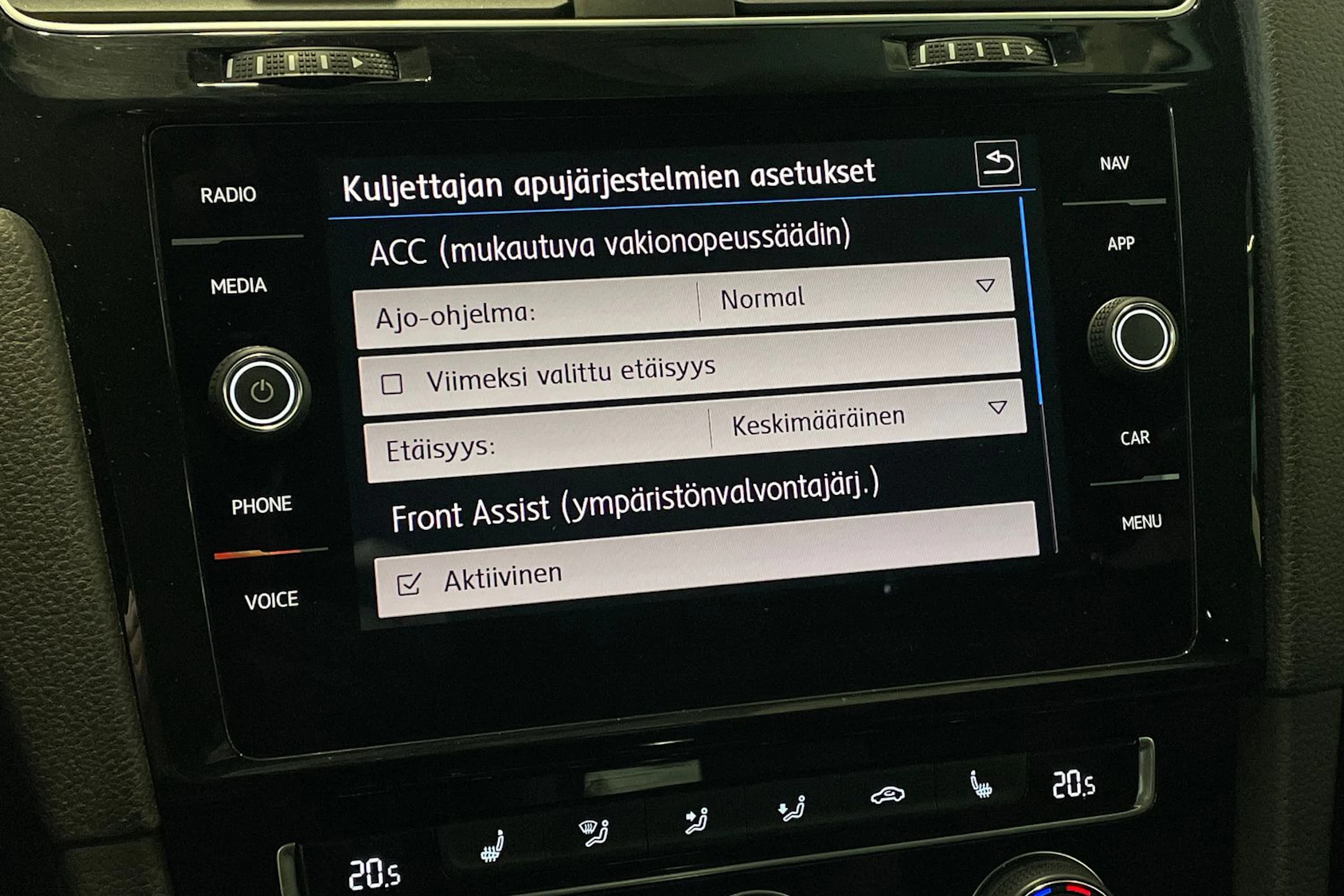 sininen Volkswagen Golf 2018 kuva 22.
