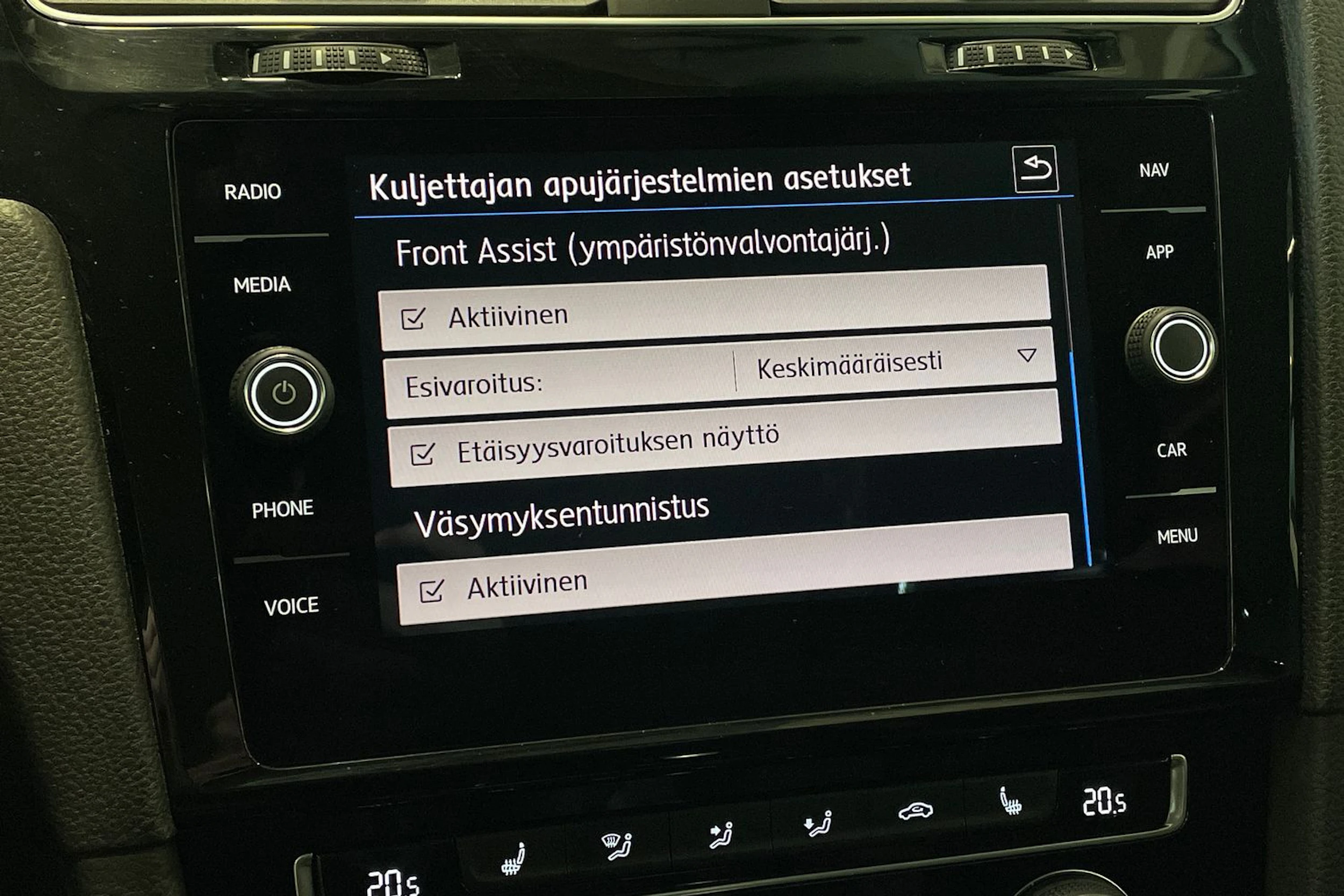 sininen Volkswagen Golf 2018 kuva 23.