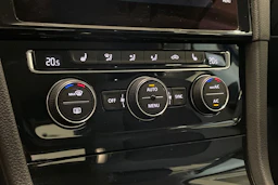sininen Volkswagen Golf 2018 kuva 24.