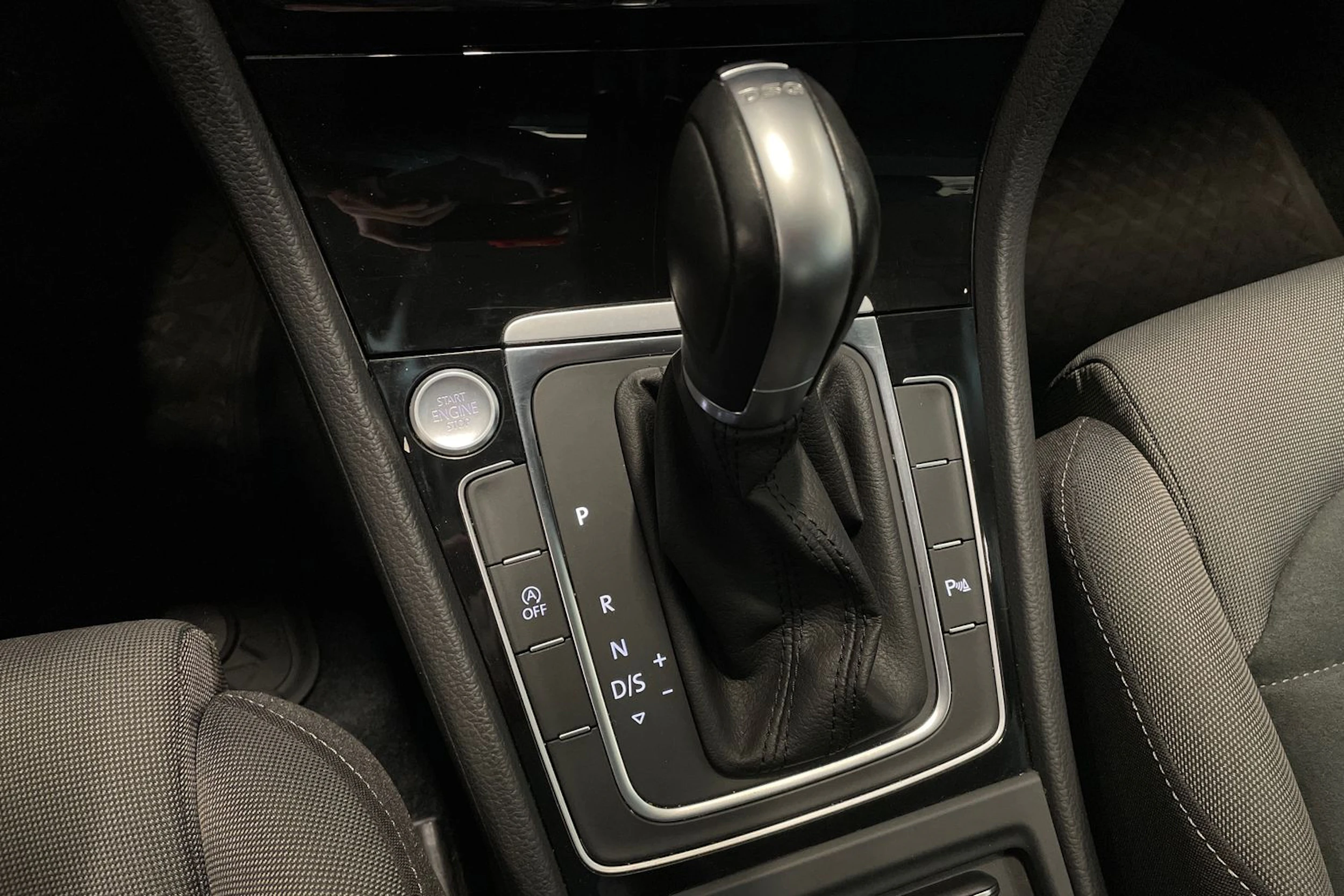 sininen Volkswagen Golf 2018 kuva 25.