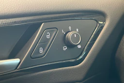 sininen Volkswagen Golf 2018 kuva 26.
