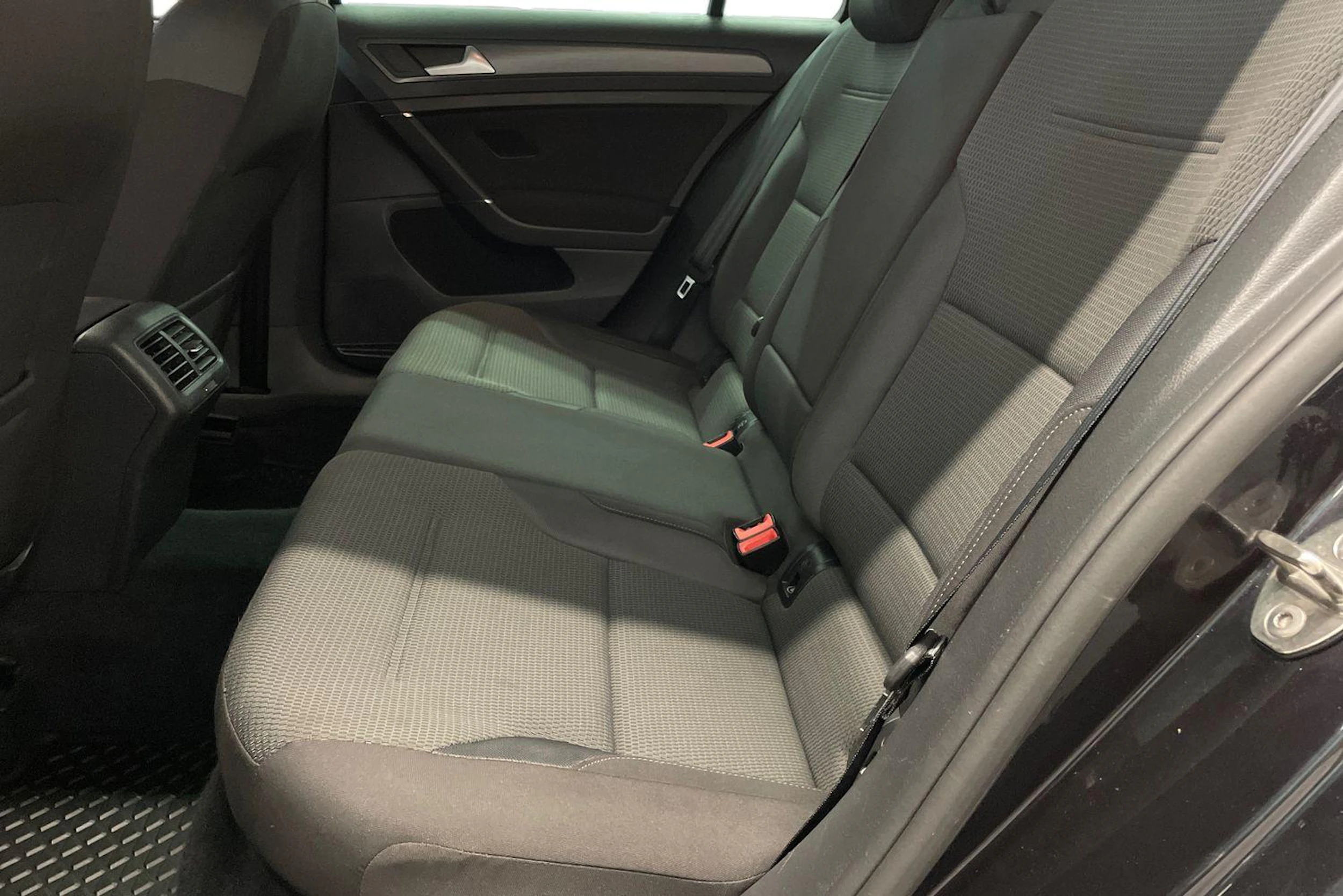 Musta Volkswagen GOLF 2018 kuva 8.