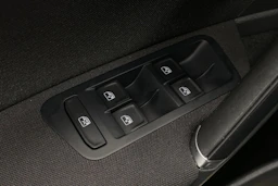 Musta Volkswagen GOLF 2018 kuva 11.