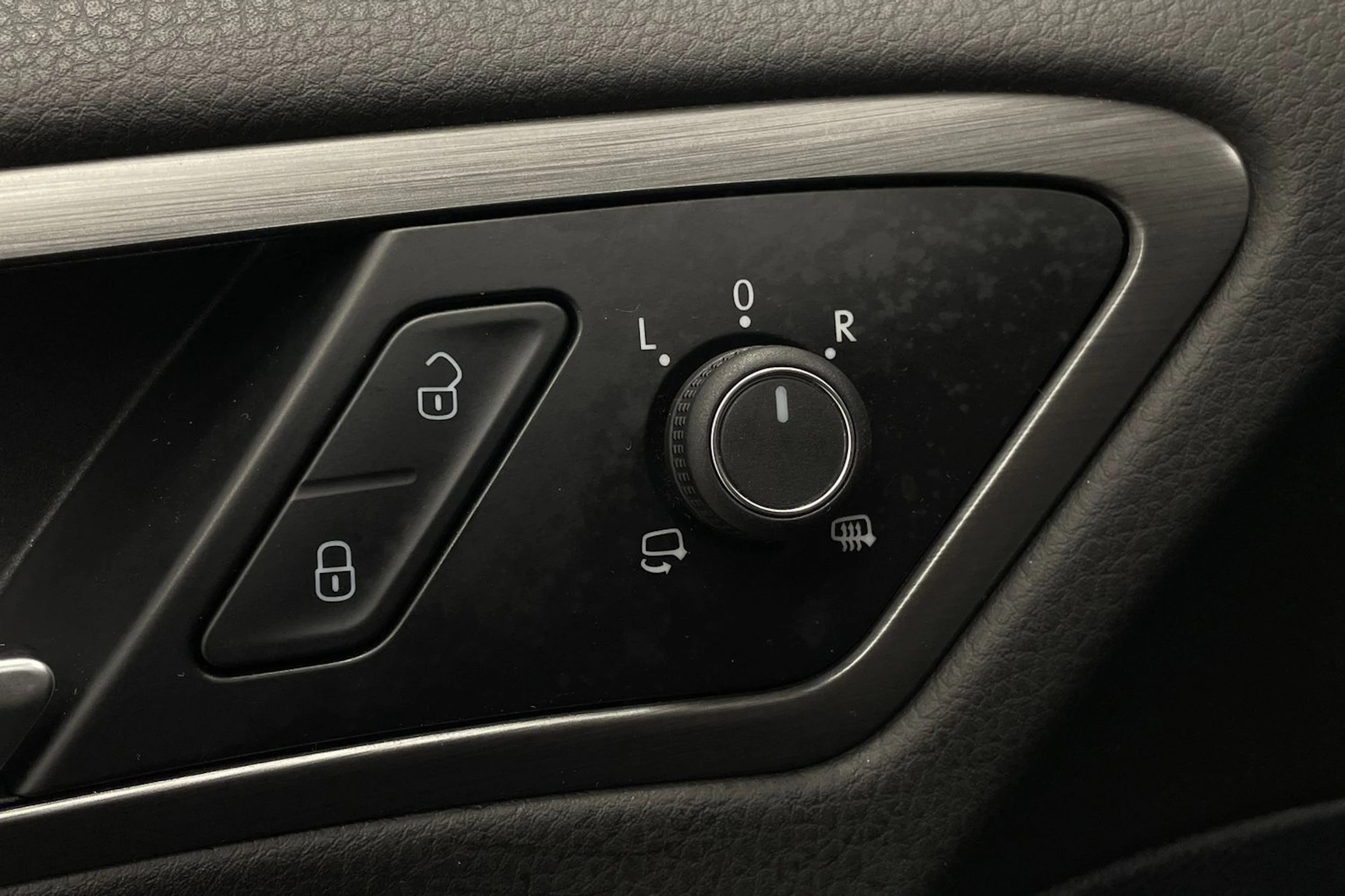 Musta Volkswagen GOLF 2018 kuva 12.