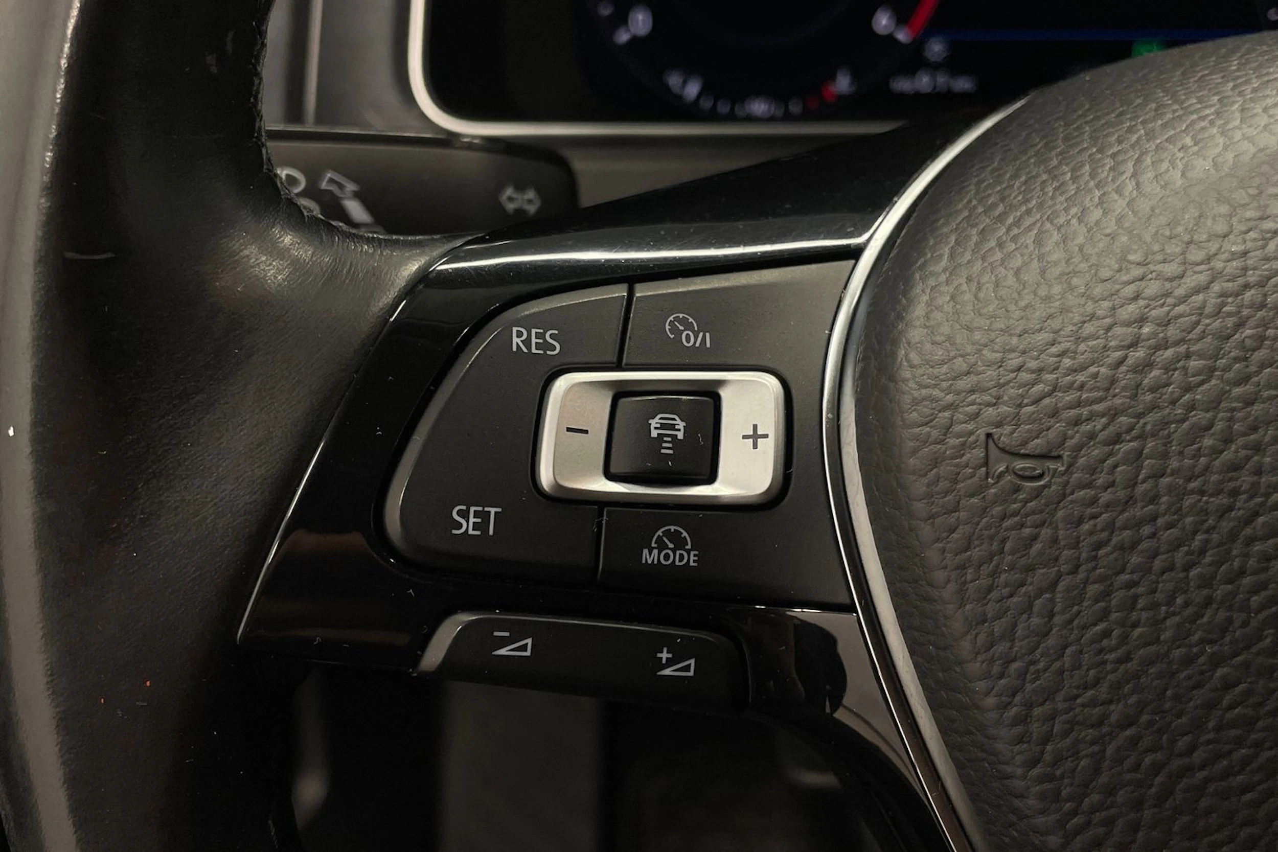 Musta Volkswagen GOLF 2018 kuva 14.