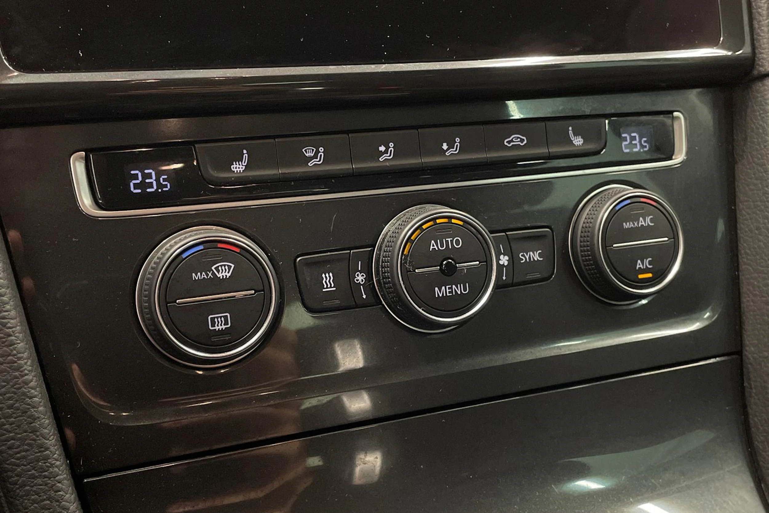 Musta Volkswagen GOLF 2018 kuva 18.