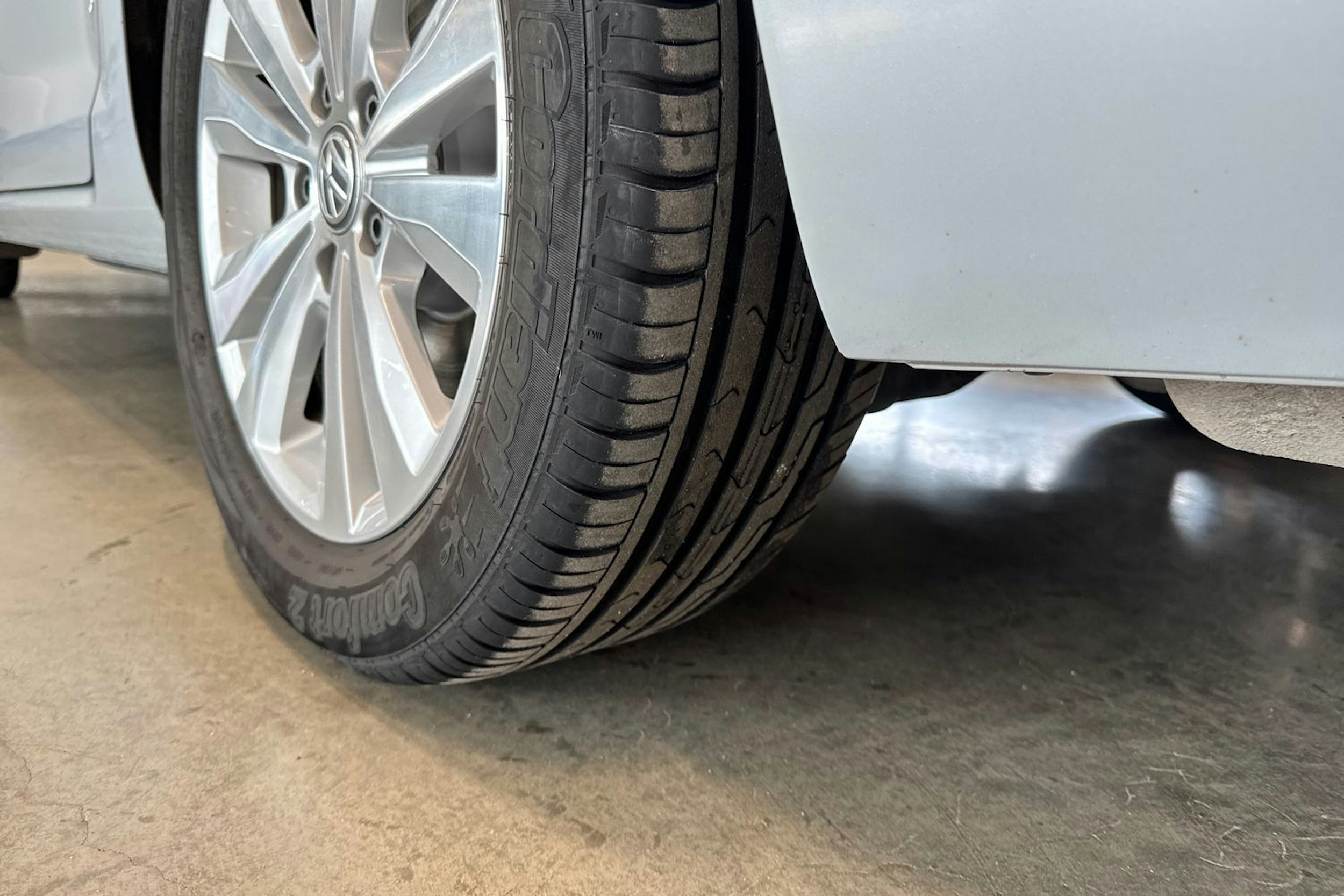 valkoinen Volkswagen Golf 2018 kuva 13.
