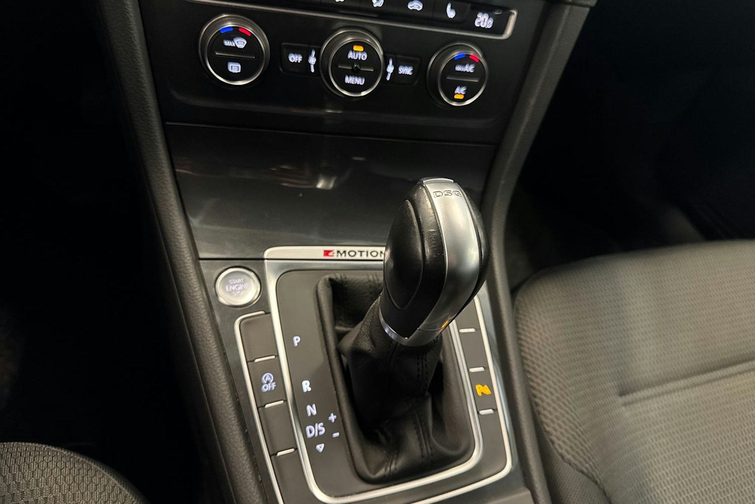 valkoinen Volkswagen Golf 2018 kuva 18.