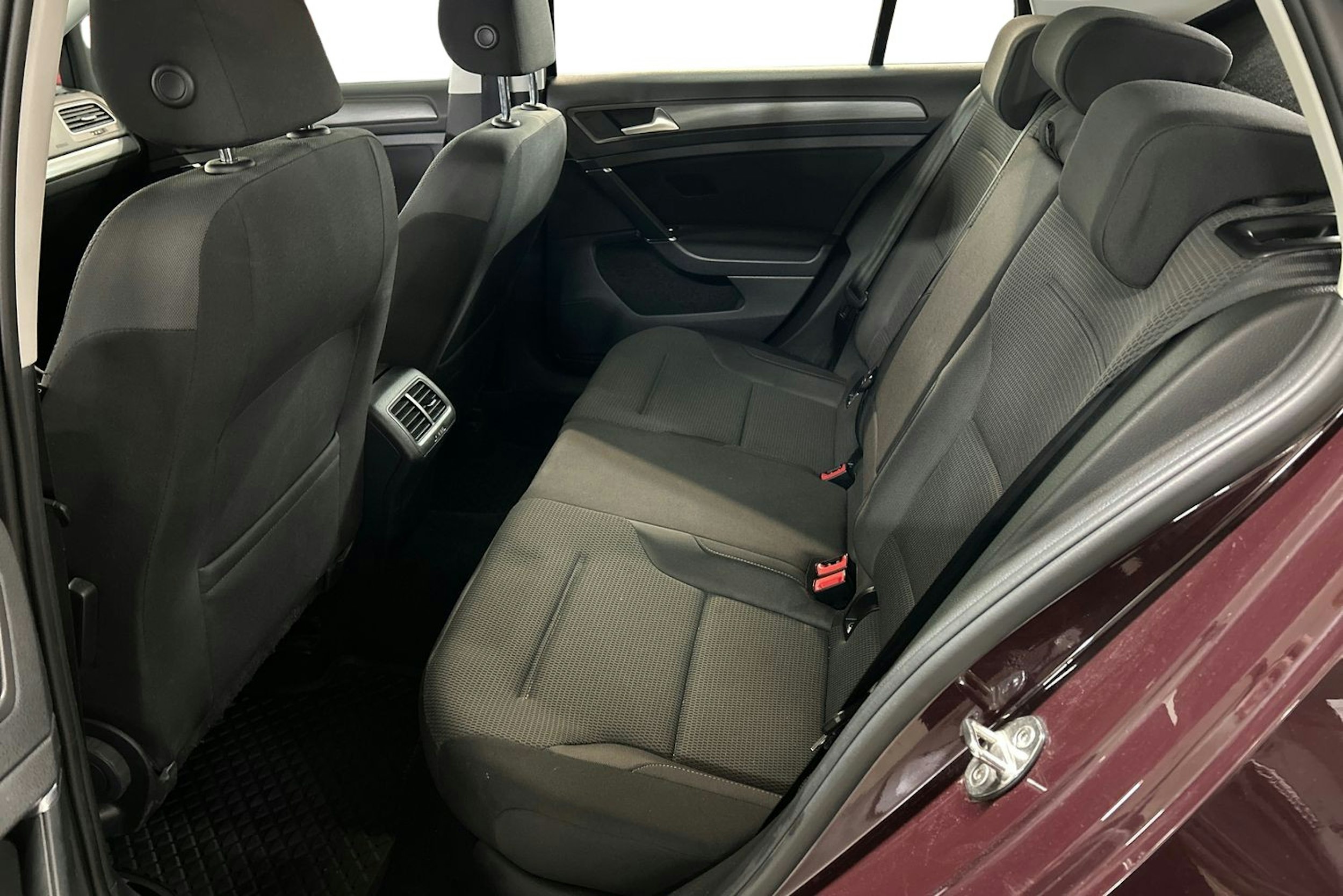 Musta Volkswagen GOLF 2018 kuva 10.