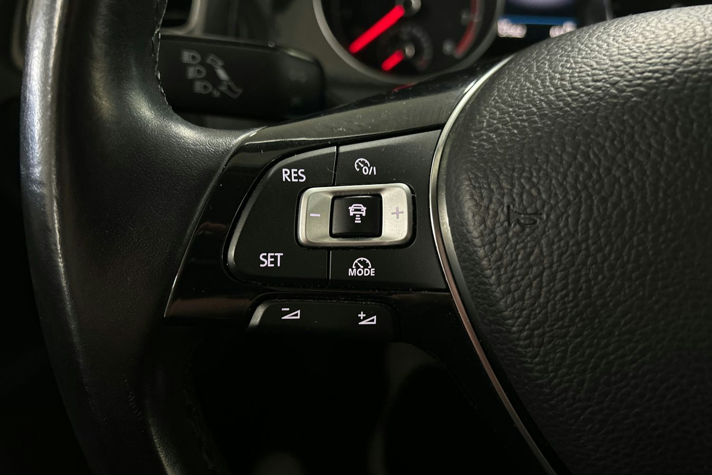 Musta Volkswagen GOLF 2018 kuva 15.