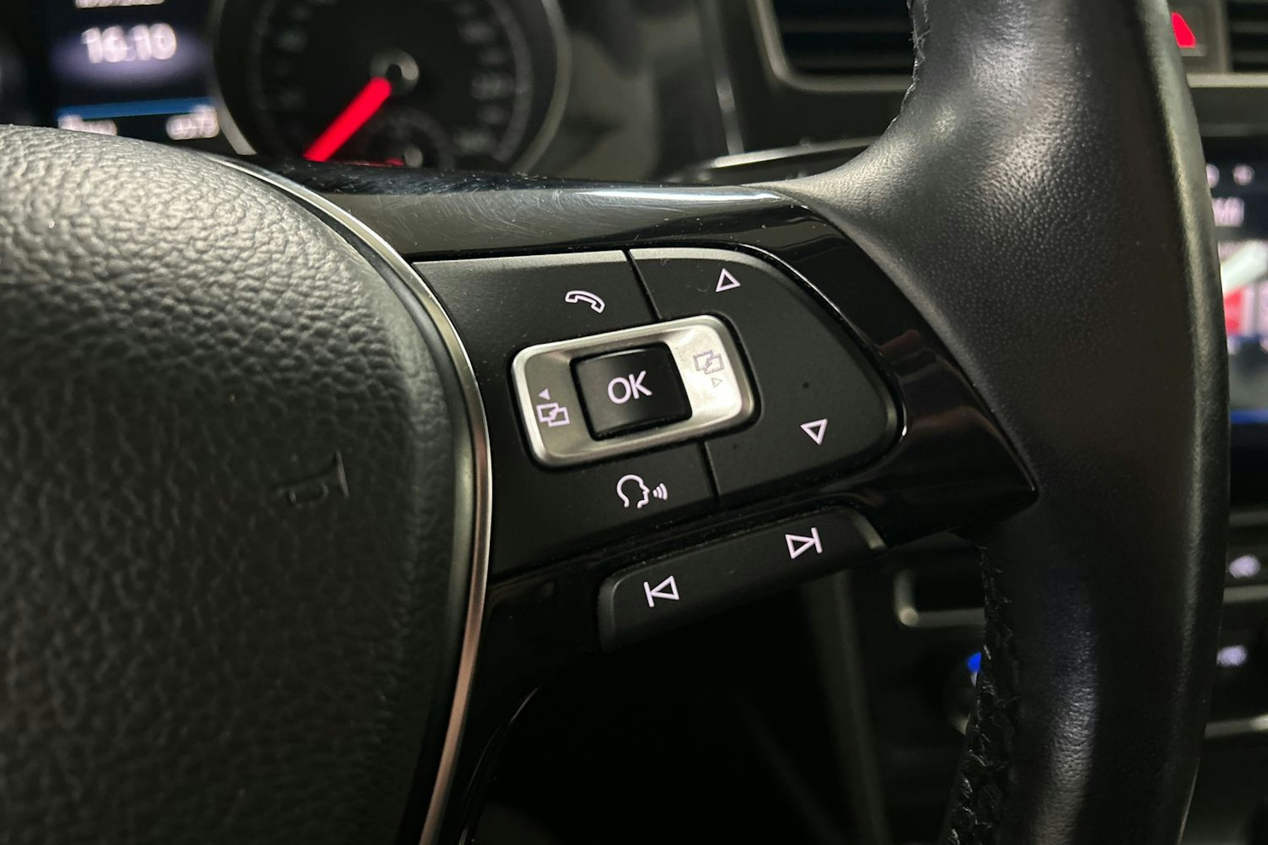 Musta Volkswagen GOLF 2018 kuva 16.