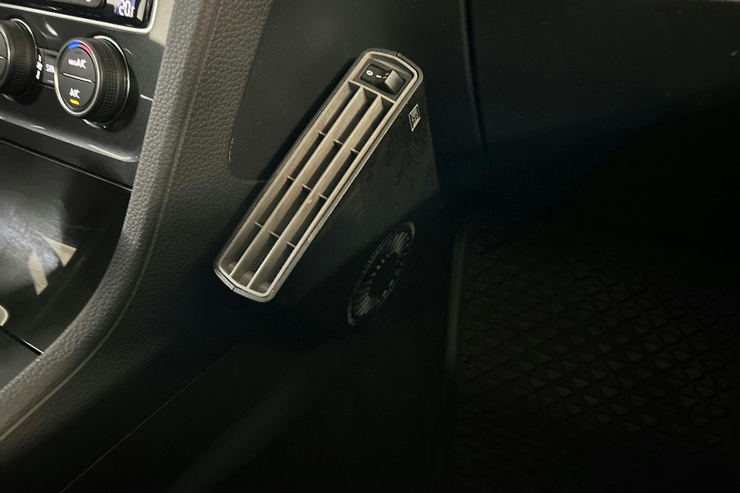 Musta Volkswagen GOLF 2018 kuva 25.