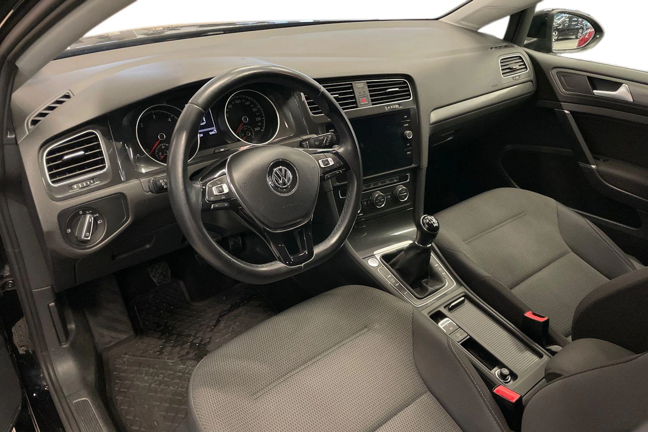 musta Volkswagen Golf 2018 kuva 6.