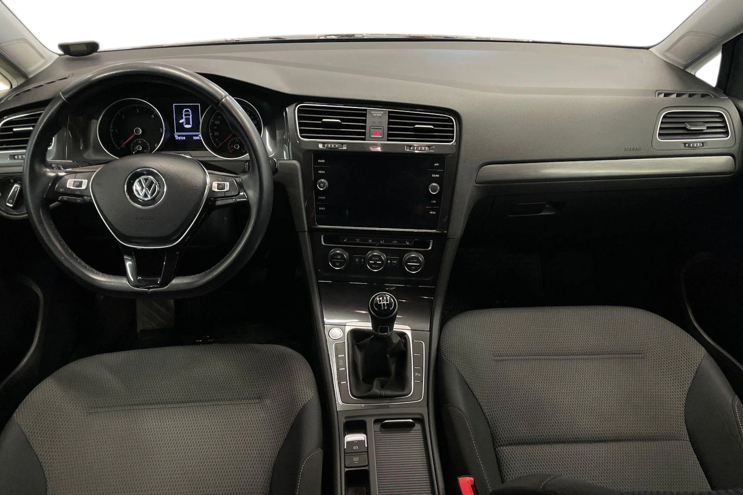 musta Volkswagen Golf 2018 kuva 7.