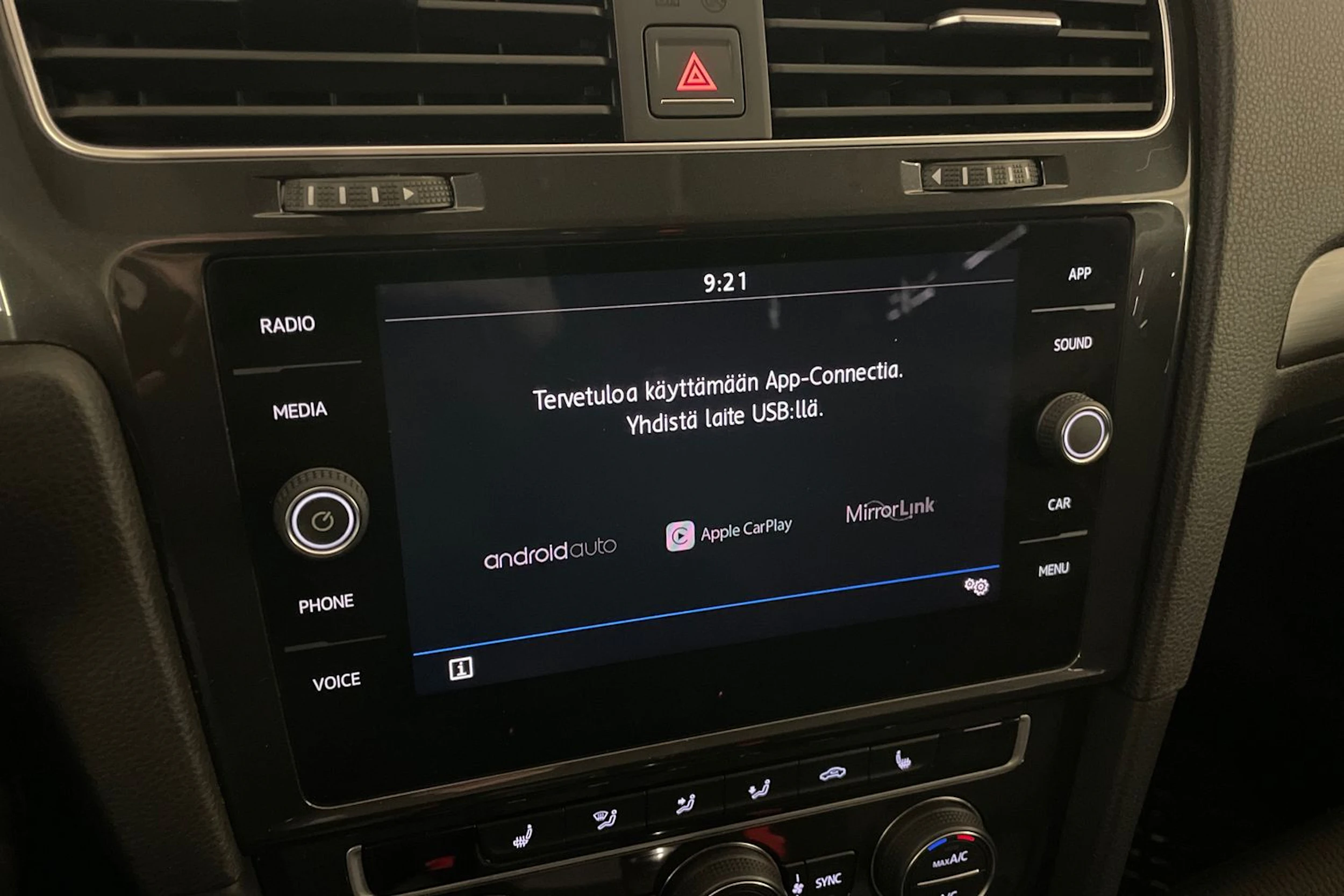 musta Volkswagen Golf 2018 kuva 11.