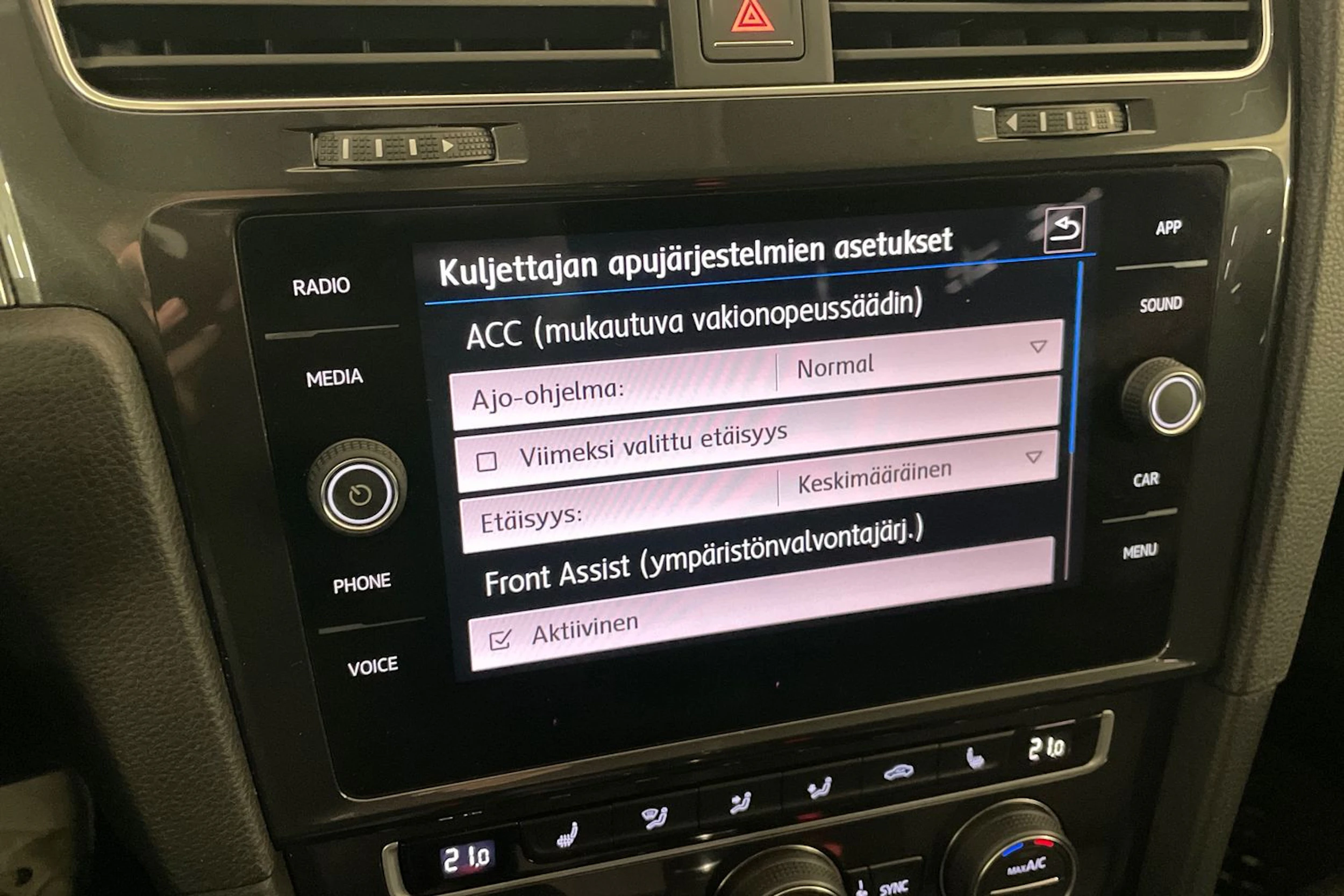 musta Volkswagen Golf 2018 kuva 13.