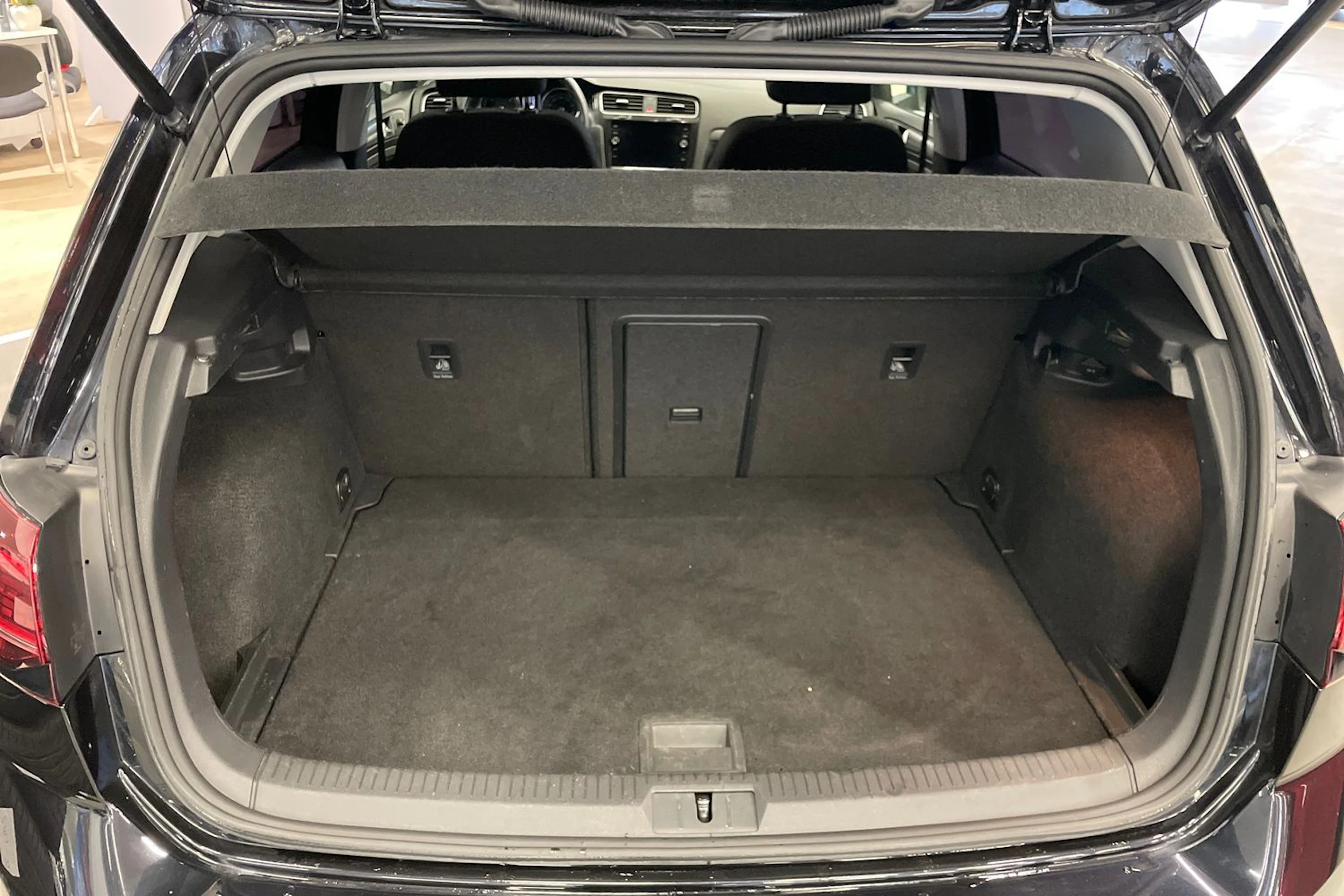 musta Volkswagen Golf 2018 kuva 17.