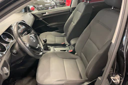 musta Volkswagen Golf 2018 kuva 20.