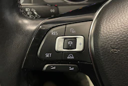 musta Volkswagen Golf 2018 kuva 21.