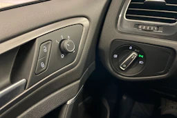 musta Volkswagen Golf 2018 kuva 22.